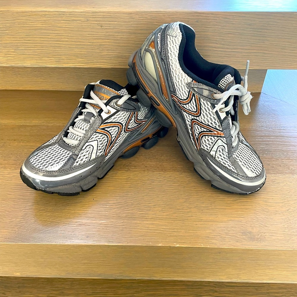 Aetrex Women’s RX Runner Athletic Shoe Medium Width in Grey/Copper